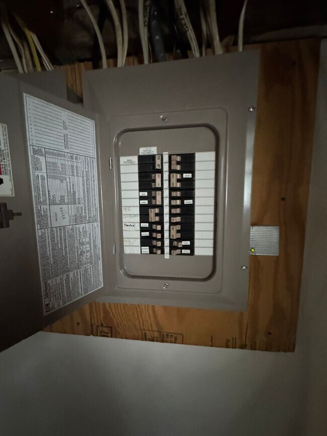 Building Photo - 3921 W Ridge
