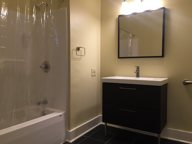 Building Photo - 715 Sherman St