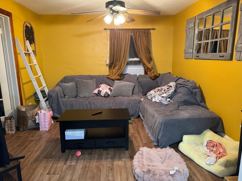 Building Photo - 186 Bradley St