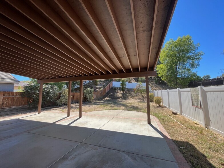 Covered patio/fenced yard - 27055 Rainbow Creek Dr