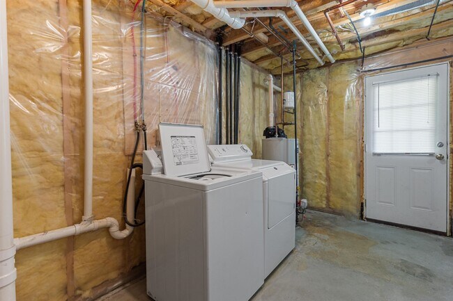 Building Photo - 41 Village Dr