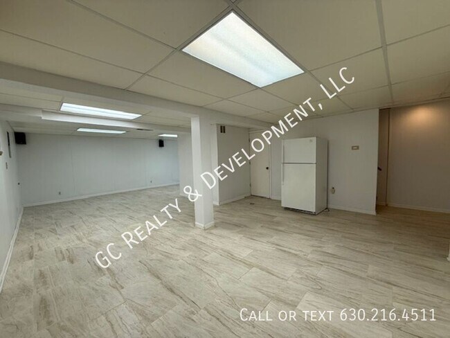 Building Photo - 885 Chelsea Ct