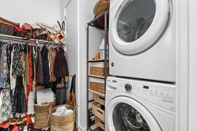 Building Photo - 207 W Johanna St