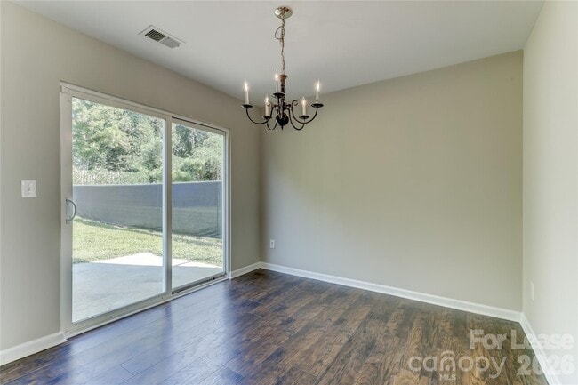 Building Photo - 524 Stillgreen Ln