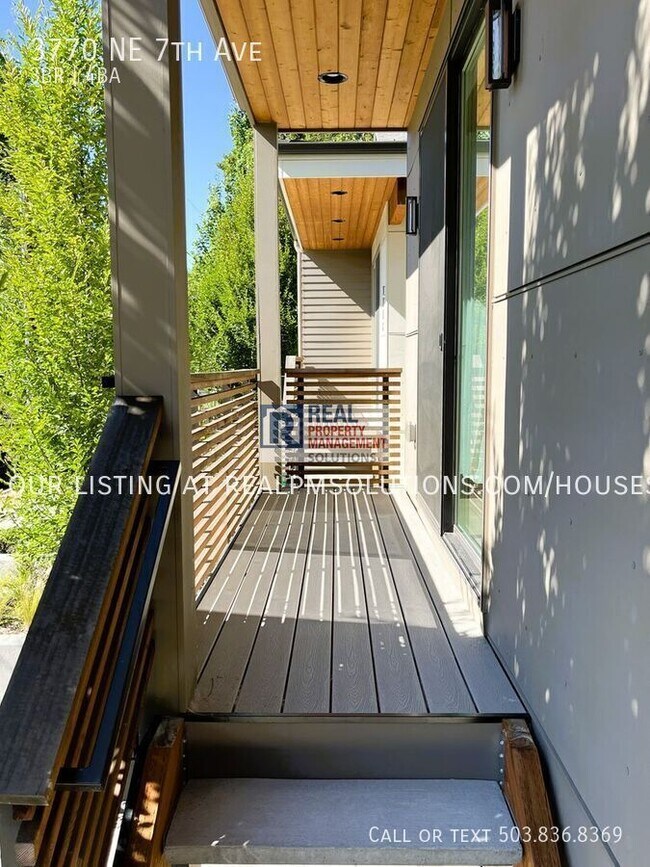 Building Photo - 3770 NE 7th Ave