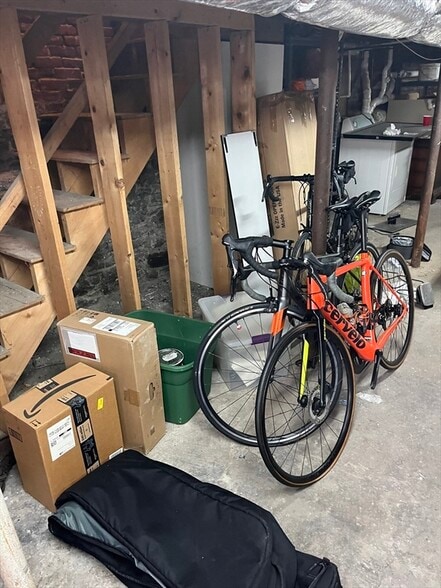 Building Photo - 39 A St