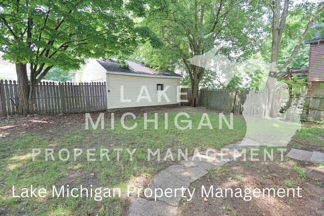 Building Photo - 744 Lake Michigan Dr NW