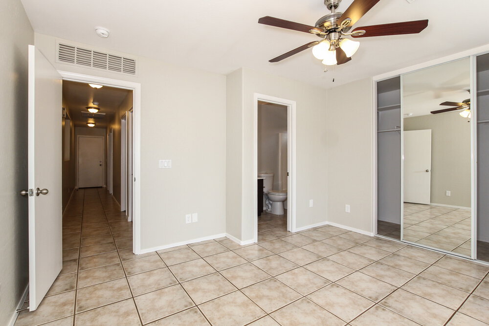 Building Photo - 12621 W Bloomfield Rd