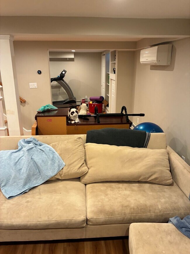 Building Photo - Beautiful single family house in a prime location in Newton