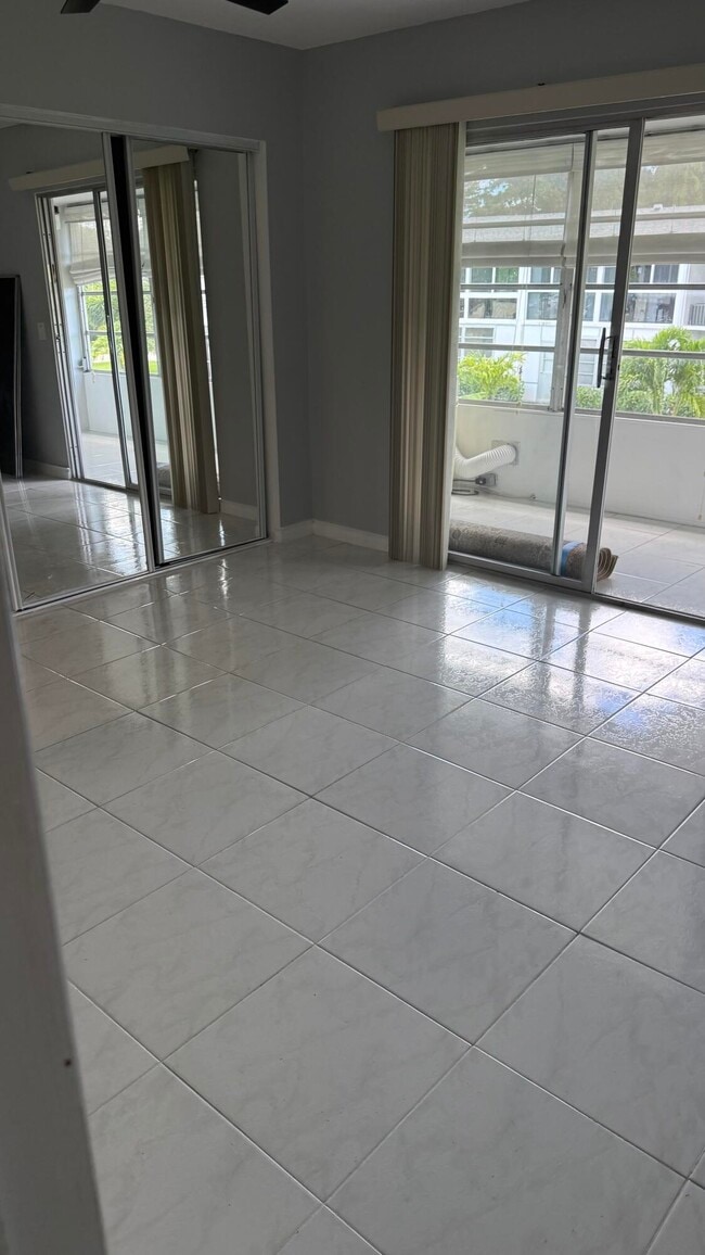 Building Photo - 52 Newport Ct