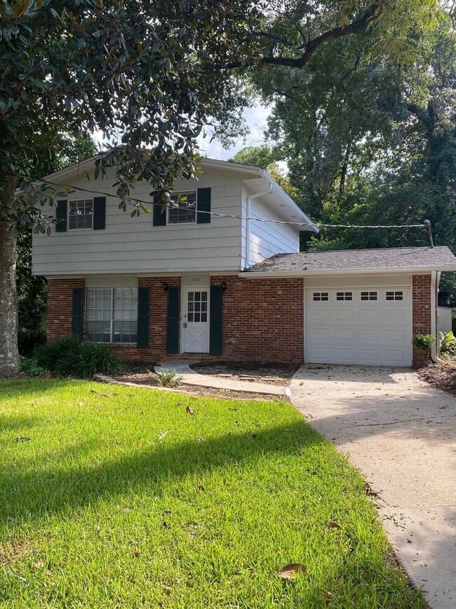 Primary Photo - 1100 Carissa Dr