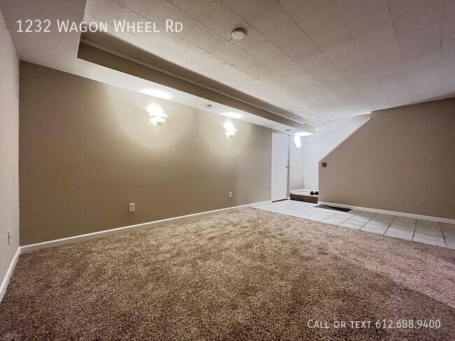 Building Photo - 3 Bed 3 Bath Townhome - 2 Car Attached Gar...