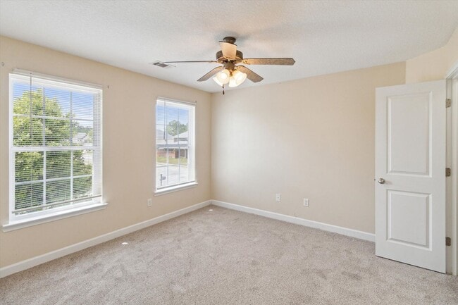 Building Photo - AVAILABLE JUNE [PETS PERMITTED]