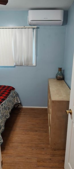 Building Photo - 536 W 39th St