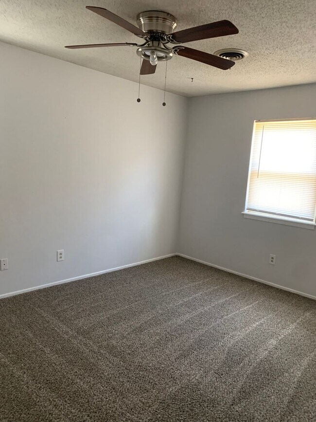 Building Photo - 5114 Chisholm Trail