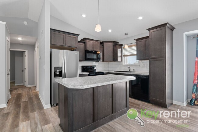 Building Photo - Newly Built 3 Bedroom Beauty: Lawn care and trash included!