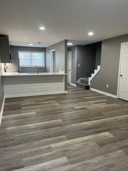 Building Photo - 108 Shady Brook Dr