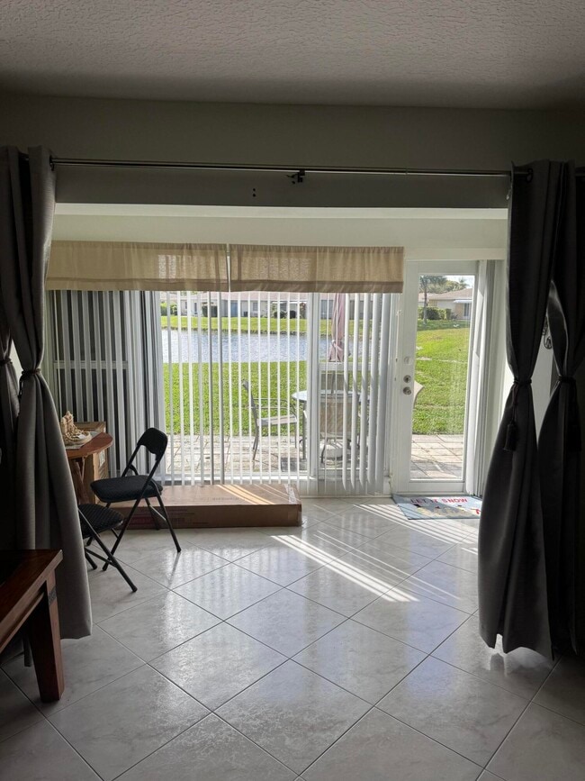 Building Photo - 8892 Bella Vista Dr