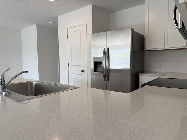 Building Photo - 830 Lynx St