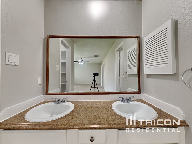 Building Photo - 507 Reecewood Lane Missouri City TX