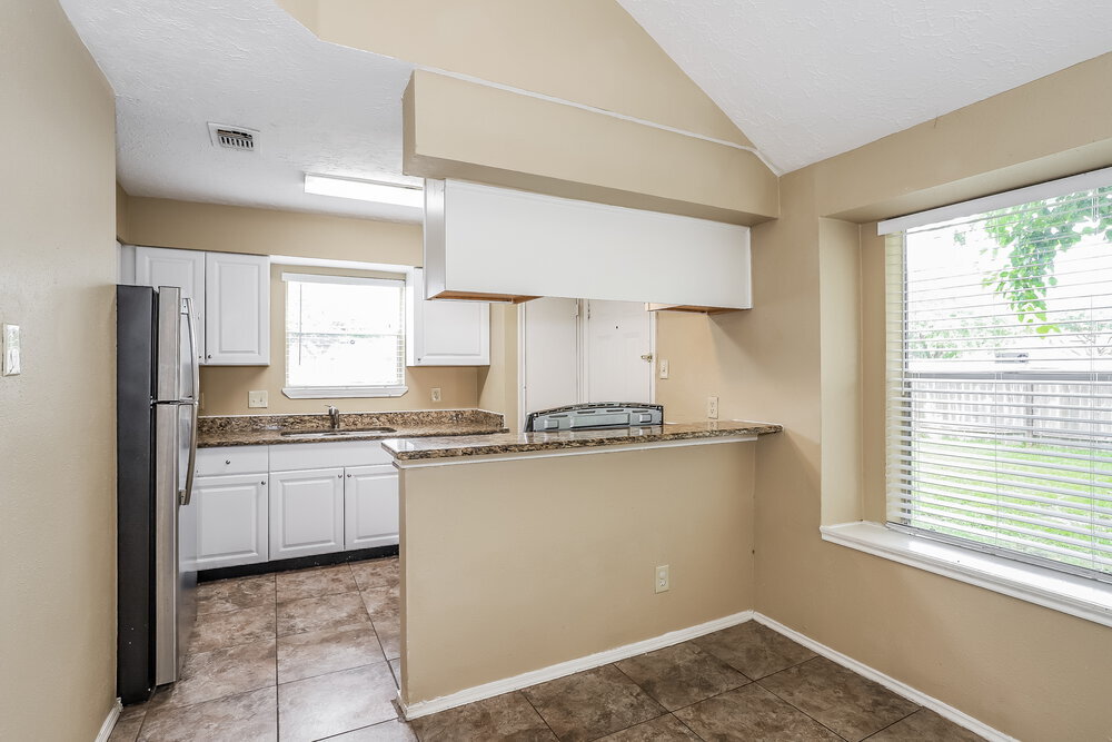 Building Photo - 6042 Beaconridge Dr