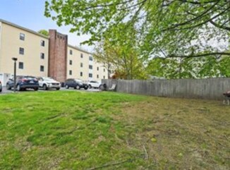 Building Photo - 55 Howland St