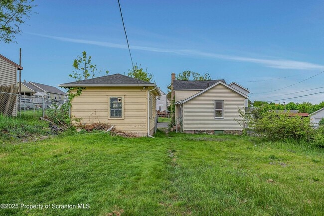 Building Photo - 918 Maple St