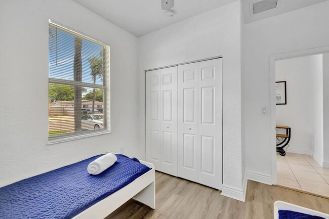 Building Photo - 1816 SW 21st St