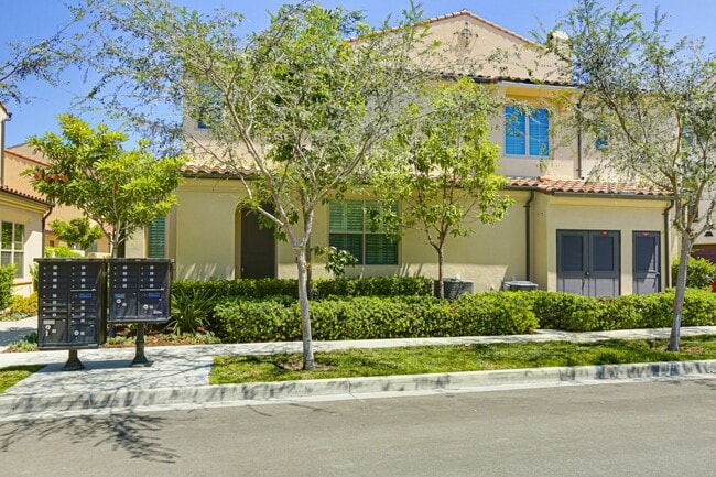 Building Photo - For Lease – 4 Bed / 3 Bath Townhome with 2-Car Garage