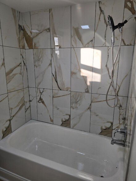 Building Photo - 2234 Lapeyrouse St