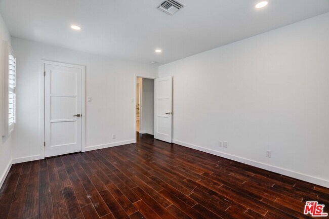 Building Photo - 741 Chautauqua Blvd