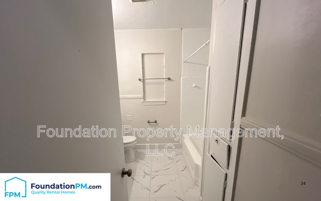 Building Photo - 2143 Vollintine Ave