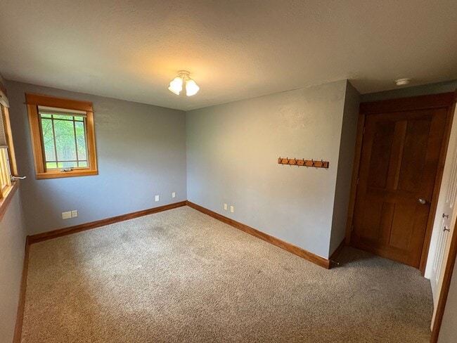 Building Photo - 631 W Crestline Dr
