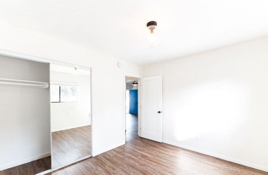 Building Photo - 255 S Ave 55