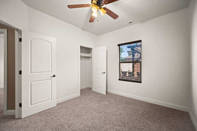 Building Photo - "Spacious 5-Bed Oasis with 3 Baths in Washington, UT – 3,171 Sq Ft of Comfort!"
