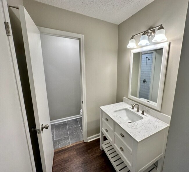 Building Photo - 3 bedroom, 2 bath near Whitten and Elmore with update bathrooms