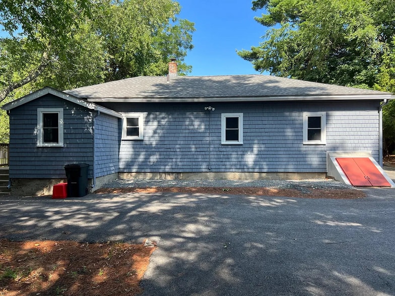 Back of house - 102 Main St