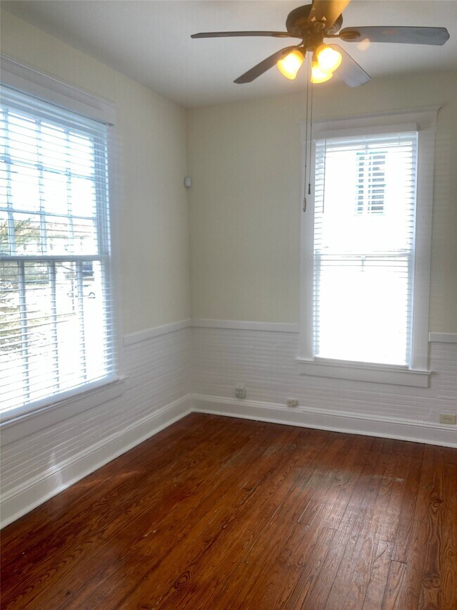 Building Photo - 817 10th St