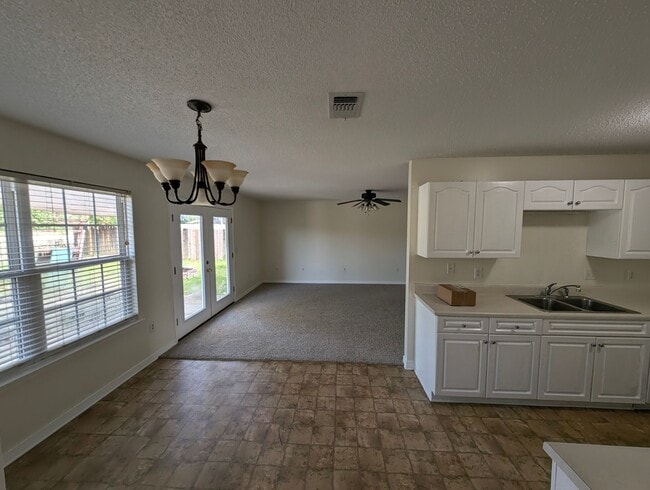 Building Photo - Updated 4-Bedroom Home on a Quiet Street — 1,695 sq ft, Large Garage — Now Accepting Applications