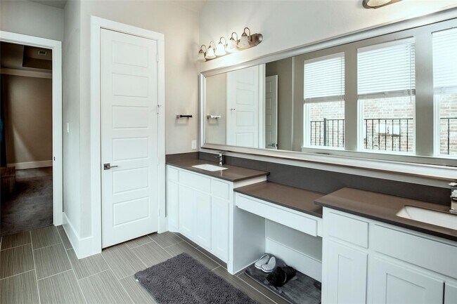 Building Photo - 6812 Royal Liverpool Dr