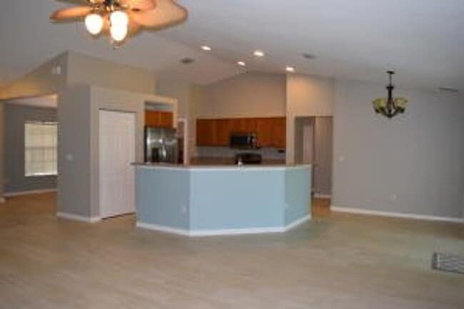 Primary Photo - 1074 SW Janar Ave