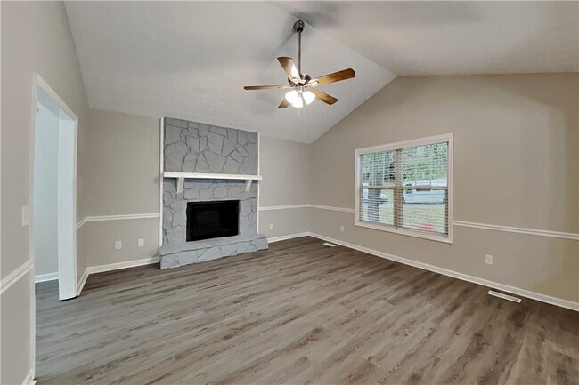 Building Photo - 4171 Woodcrest Dr