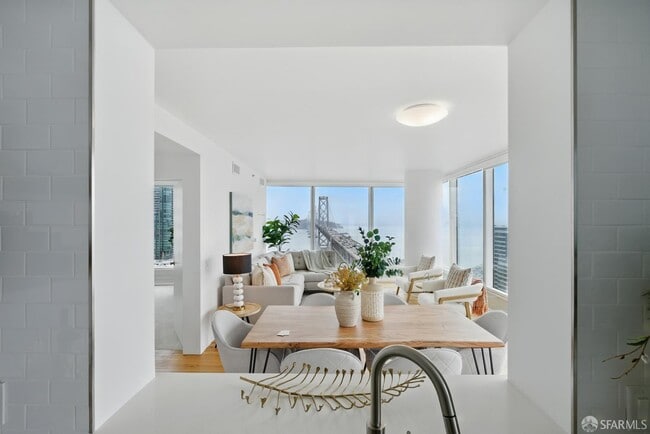 Building Photo - 425 1st St