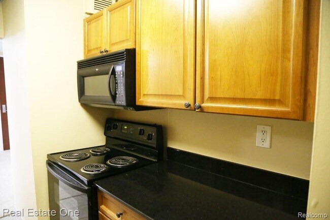 Building Photo - 1001 W Jefferson Ave