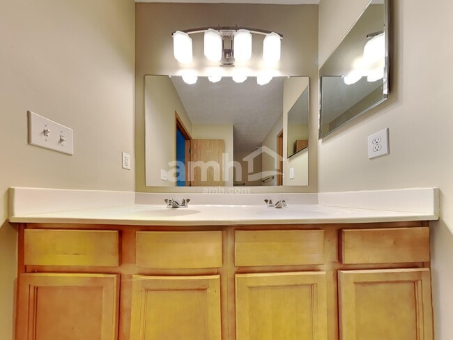 Building Photo - 5688 Battle Creek Way