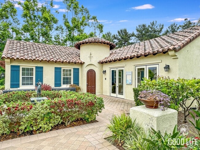 Building Photo - Great 4B/2.5BA House in Vista!