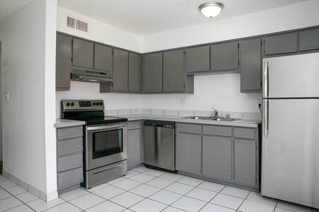 Building Photo - Centurion Pearl