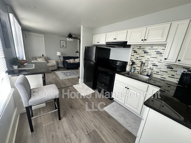 Building Photo - 836 W Main St