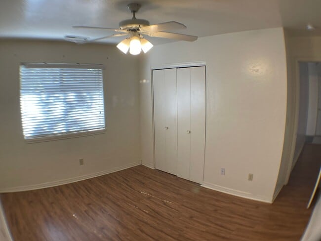 Building Photo - Delightful 2 bedroom 1 bathroom home in Sunnsyside!