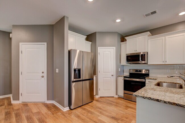 Building Photo - 416 Sandfarm Trail